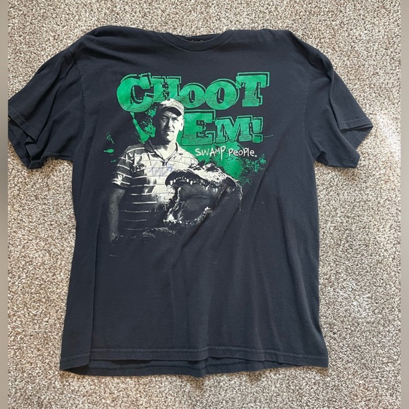 🩷Black and Green Short Sleeve Tee with Bold Graphic - Picture 1 of 2